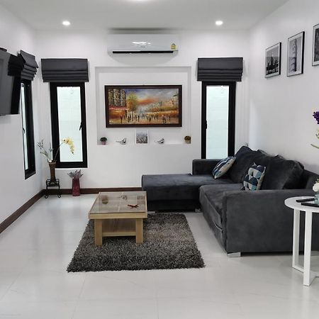 Private Pool Villa With Jacuzzi At Royal Park Village - Walk To The Beach - 6 People - Max 3 Males (Adults Only) Jomtien Beach Exterior photo