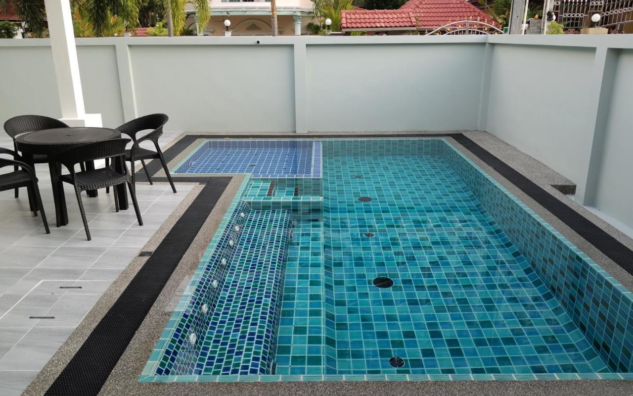 Private Pool Villa With Jacuzzi At Royal Park Village - Walk To The Beach - 6 People - Max 3 Males (Adults Only) Jomtien Beach Exterior photo