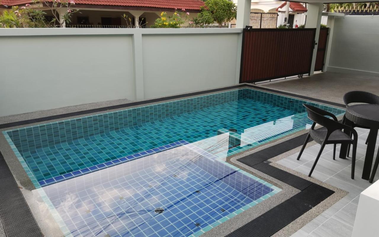 Private Pool Villa With Jacuzzi At Royal Park Village - Walk To The Beach - 6 People - Max 3 Males (Adults Only) Jomtien Beach Exterior photo