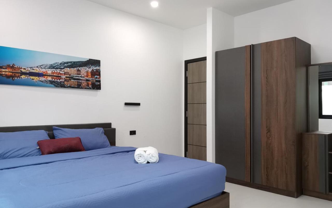 Private Pool Villa With Jacuzzi At Royal Park Village - Walk To The Beach - 6 People - Max 3 Males (Adults Only) Jomtien Beach Exterior photo