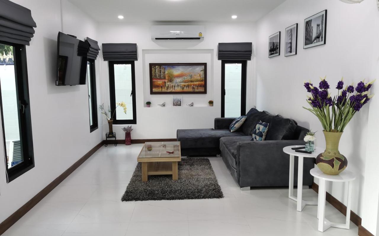 Private Pool Villa With Jacuzzi At Royal Park Village - Walk To The Beach - 6 People - Max 3 Males (Adults Only) Jomtien Beach Exterior photo