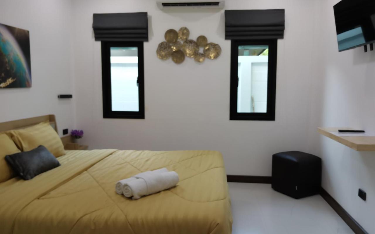 Private Pool Villa With Jacuzzi At Royal Park Village - Walk To The Beach - 6 People - Max 3 Males (Adults Only) Jomtien Beach Exterior photo