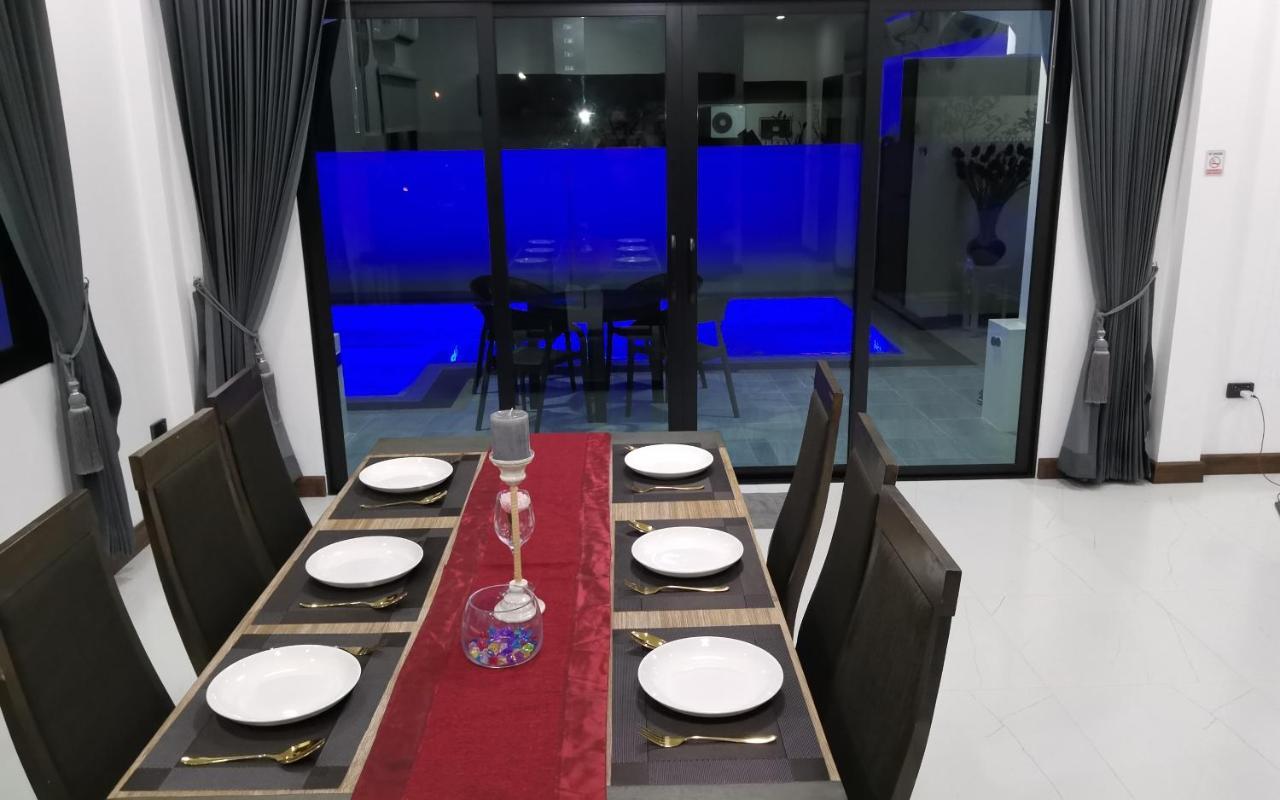 Private Pool Villa With Jacuzzi At Royal Park Village - Walk To The Beach - 6 People - Max 3 Males (Adults Only) Jomtien Beach Exterior photo